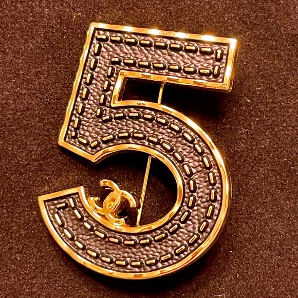 Accessories - #5 Brooch